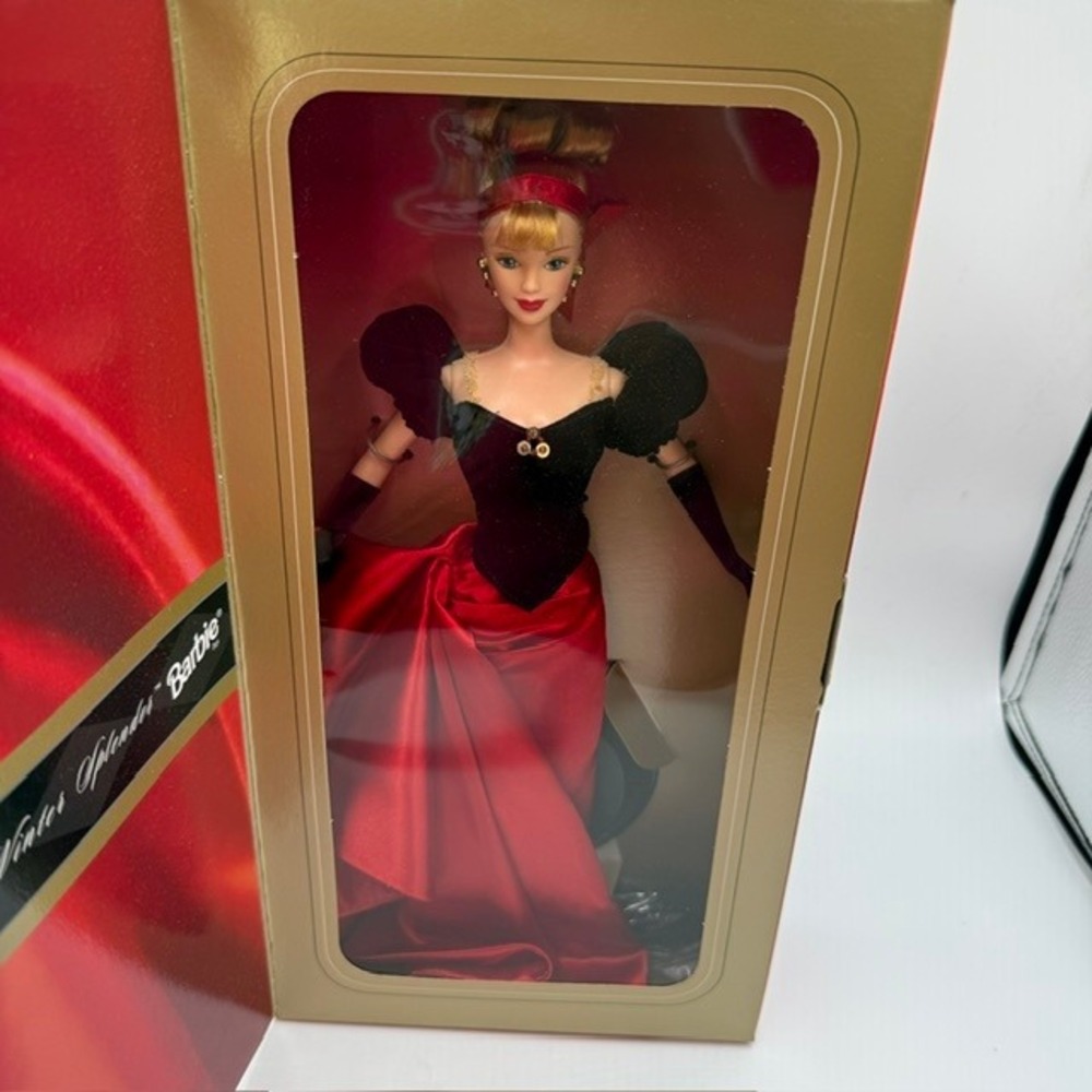 Winter Splendor Barbie Special Edition Avon Exclusive 1998 Mattel 19357 - Picture 2 of 9